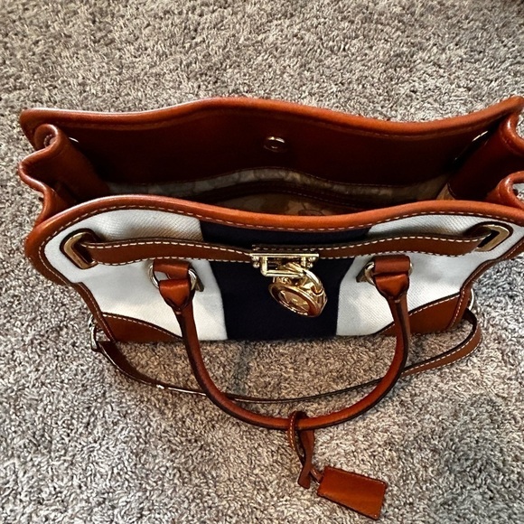 Michael Kors Hamilton Purse, Navy & Cream satchel, Classy Work bag, canvas tote - Picture 8 of 13